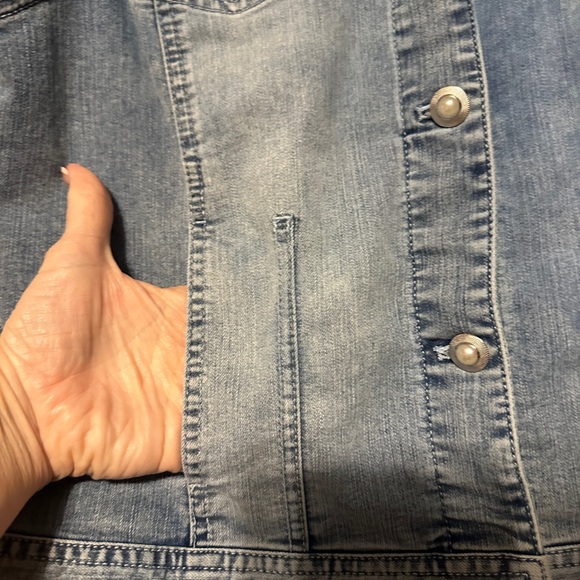 Platinum by Chico’s Pearl Embellished Denim Vest Size 2 (12/14) - Picture 4 of 6